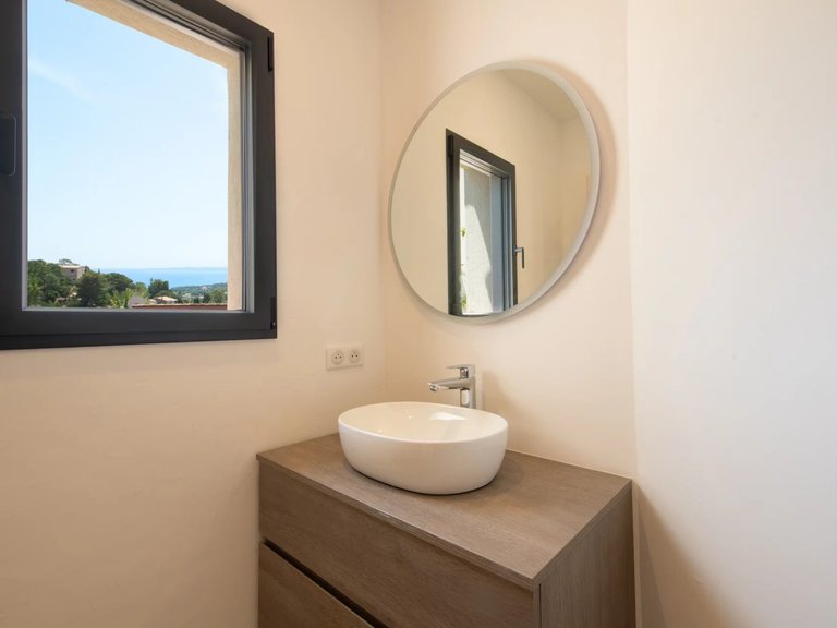 Villa for Sale in Les Issambres, St Raphaël, Ste Maxime Area 10