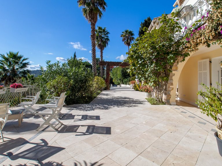 Villa for Sale in Gattieres, Vence, St. Paul Area 13