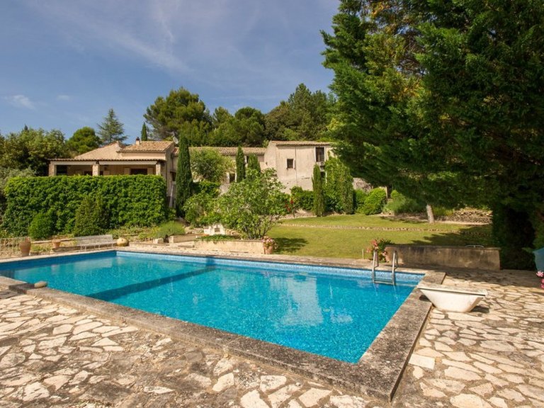 Villa for Sale in Gigondas, Avignon And North Provence 1