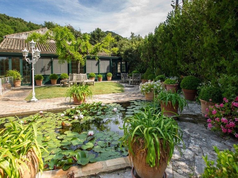 Villa for Sale in Gigondas, Avignon And North Provence 2