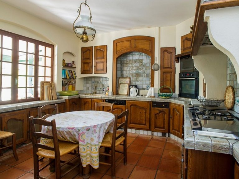 Villa for Sale in Gigondas, Avignon And North Provence 5