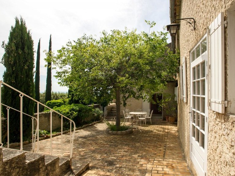 Villa for Sale in Gigondas, Avignon And North Provence 9