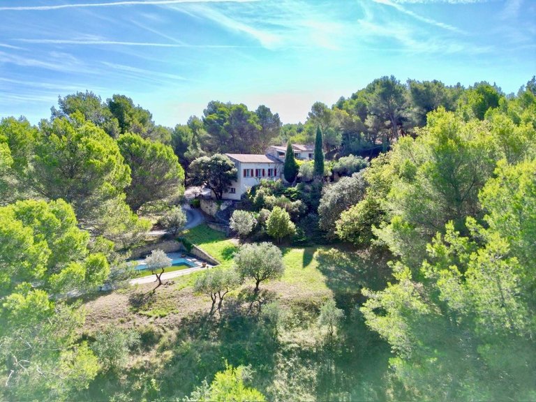 Villa for Sale in Carpentras, Avignon And North Provence 1
