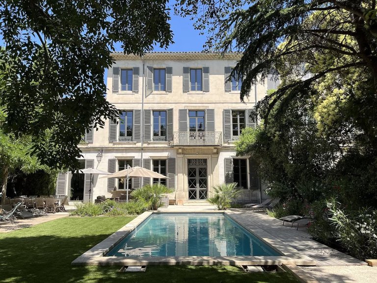 Villa for Sale in Carpentras, Avignon And North Provence 1