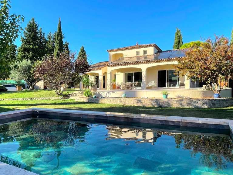 Villa for Sale in Uzes, Uzes Area 1