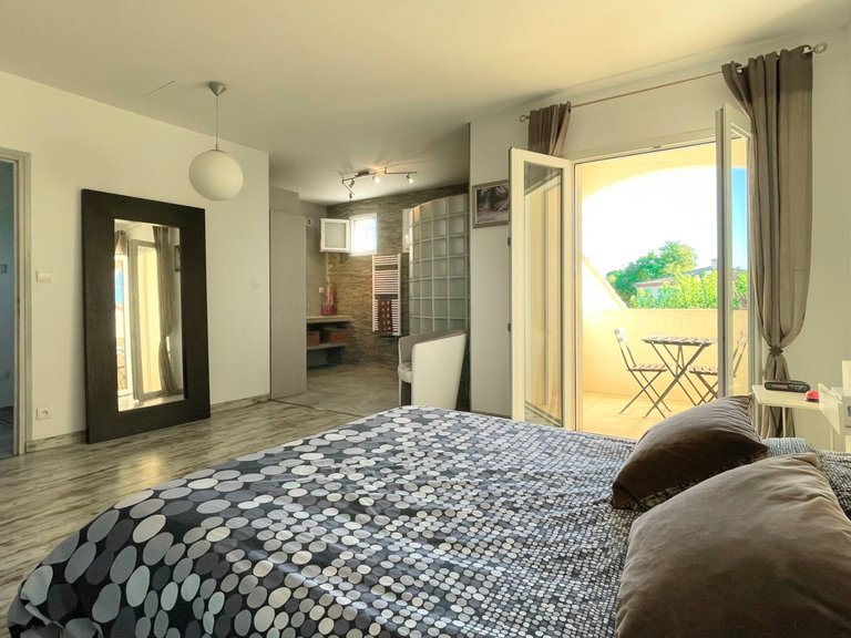 Villa for Sale in Uzes, Uzes Area 16