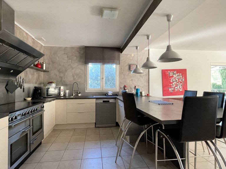 Villa for Sale in Uzes, Uzes Area 4