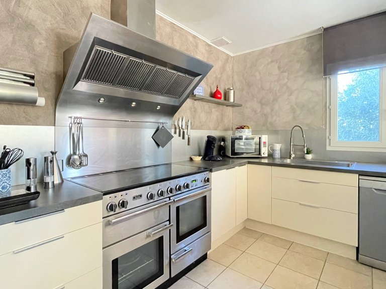 Villa for Sale in Uzes, Uzes Area 6