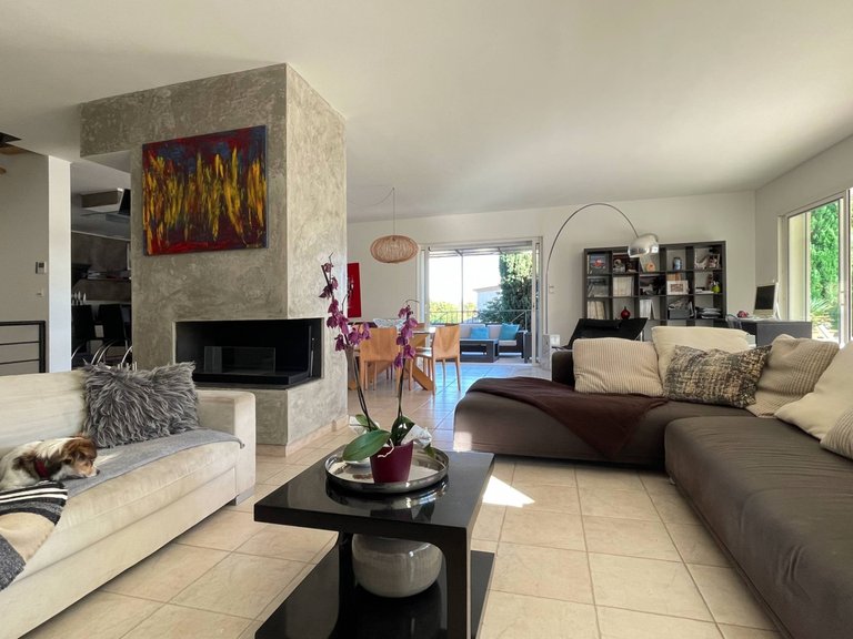 Villa for Sale in Uzes, Uzes Area 8