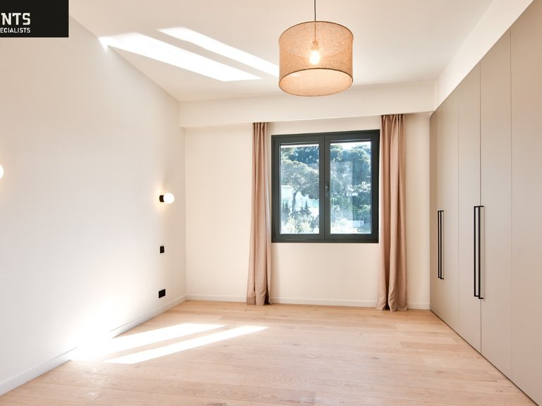 Villa for Sale in Nice, Nice Area 7
