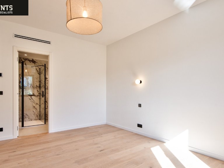 Villa for Sale in Nice, Nice Area 8