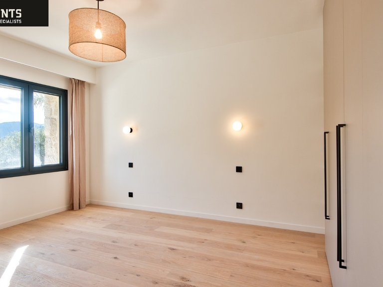 Villa for Sale in Nice, Nice Area 13
