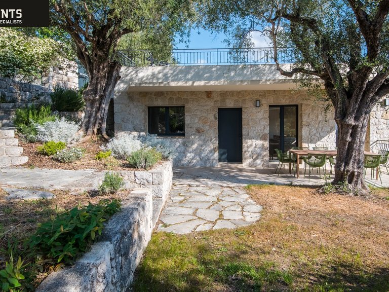 Villa for Sale in Nice, Nice Area 18