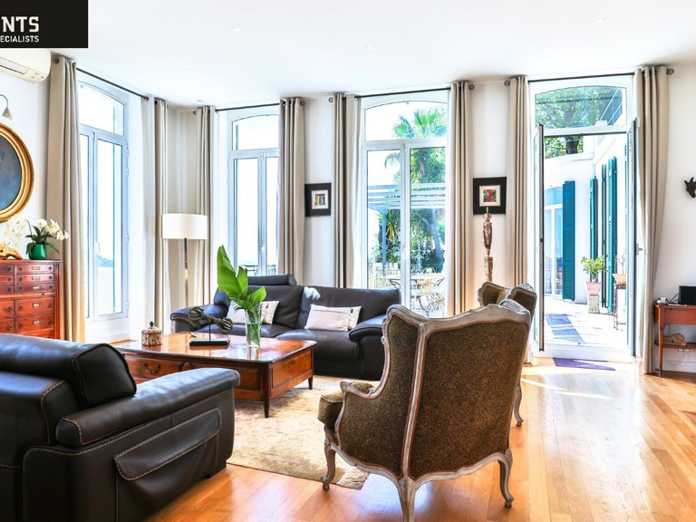 Villa for Sale in Nice, Nice Area 5