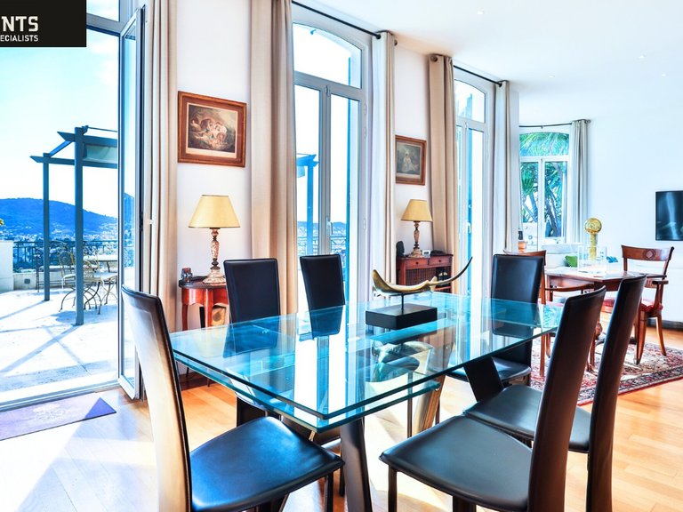 Villa for Sale in Nice, Nice Area 7