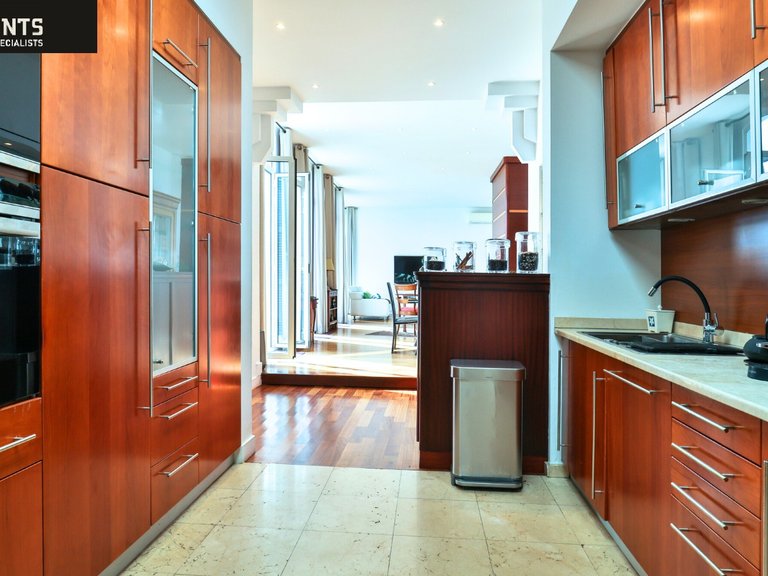 Villa for Sale in Nice, Nice Area 8