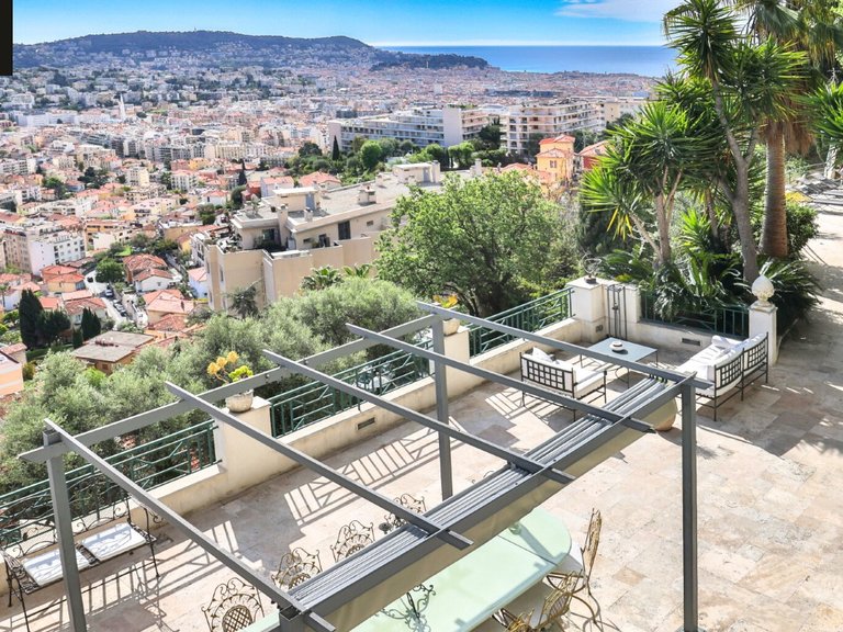 Villa for Sale in Nice, Nice Area 9