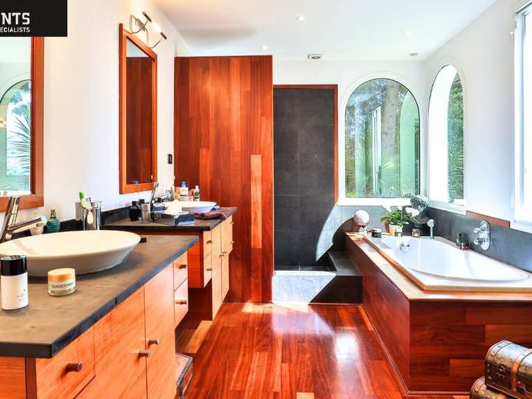 Villa for Sale in Nice, Nice Area 12