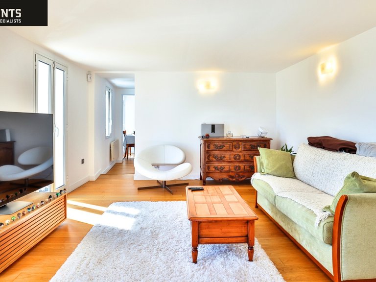 Villa for Sale in Nice, Nice Area 16