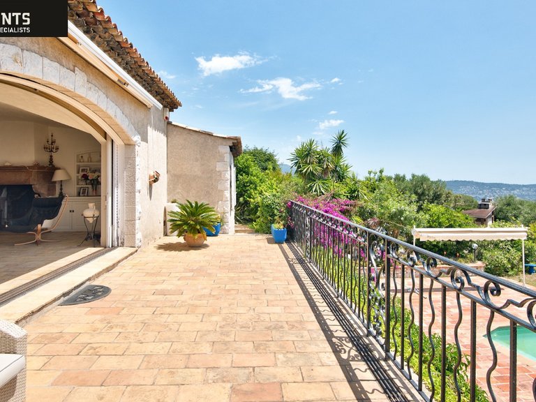 Villa for Sale in Nice, Nice Area 4