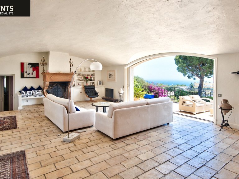 Villa for Sale in Nice, Nice Area 7