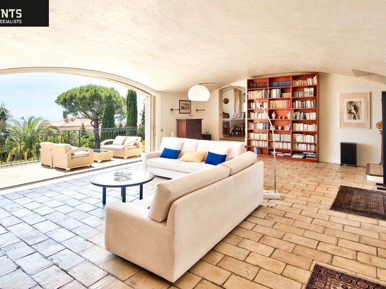 Villa for Sale in Nice, Nice Area 8