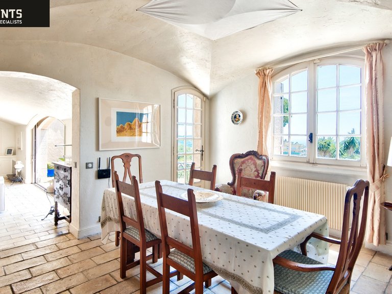 Villa for Sale in Nice, Nice Area 10