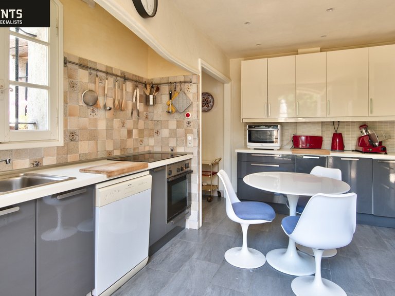 Villa for Sale in Nice, Nice Area 11