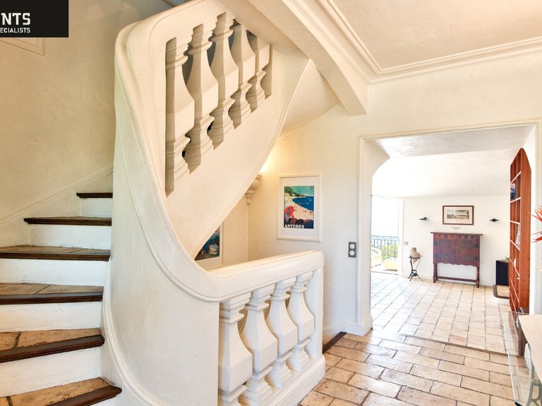 Villa for Sale in Nice, Nice Area 13