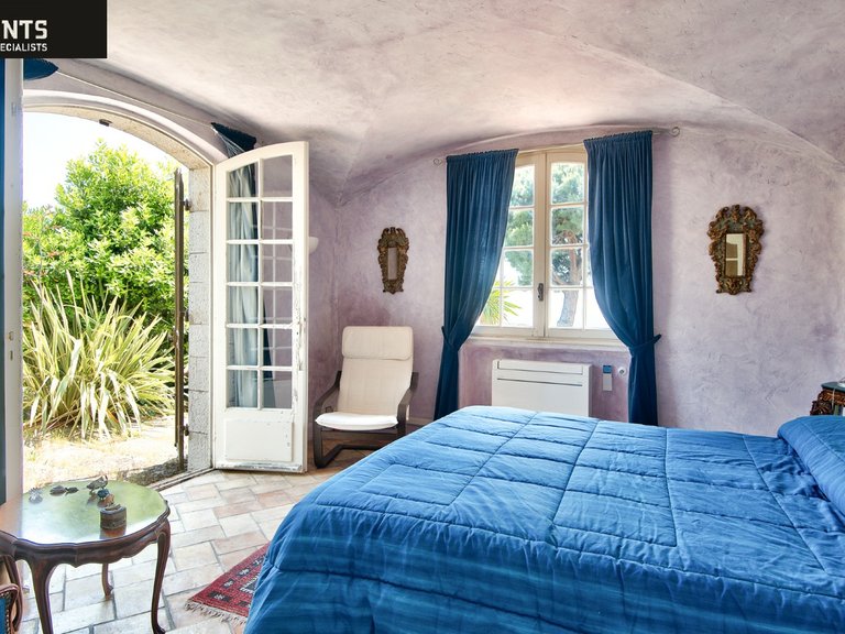 Villa for Sale in Nice, Nice Area 14