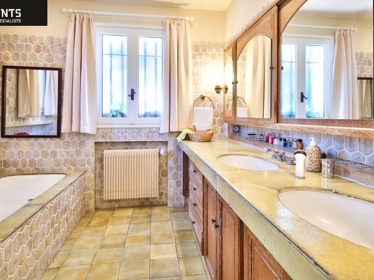 Villa for Sale in Nice, Nice Area 15