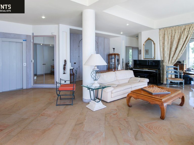 Villa for Sale in Nice - Mont Boron, Nice Area 7