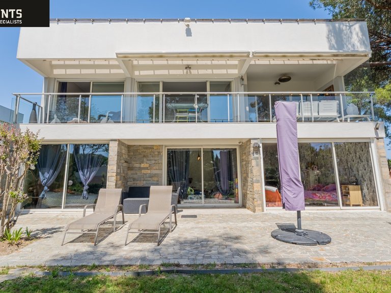 Villa for Sale in Villeneuve Loubet, Antibes Area 2