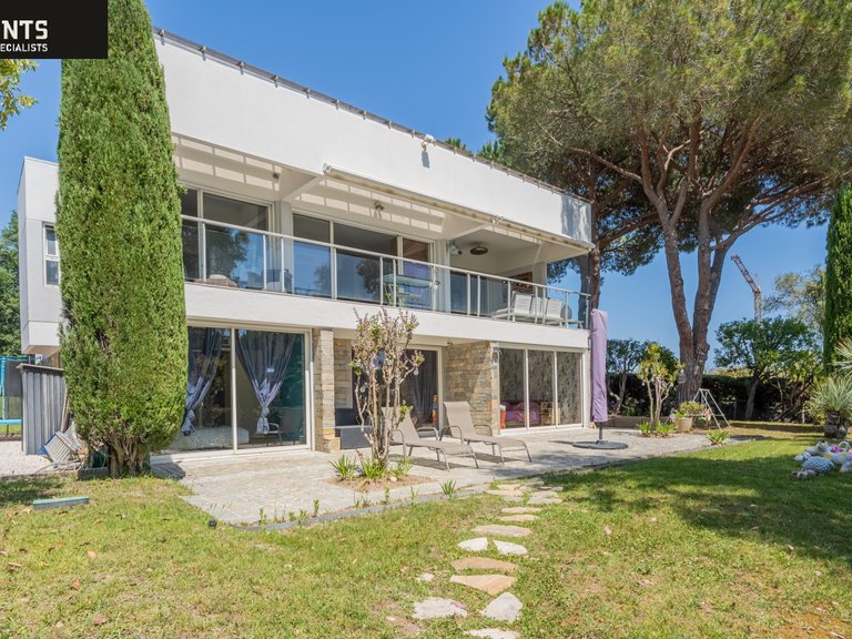 Villa for Sale in Villeneuve Loubet, Antibes Area 3