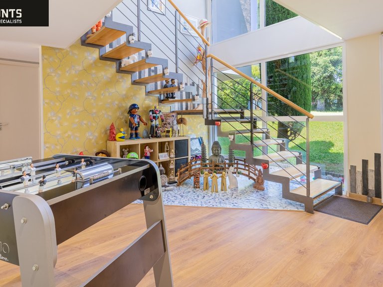 Villa for Sale in Villeneuve Loubet, Antibes Area 4