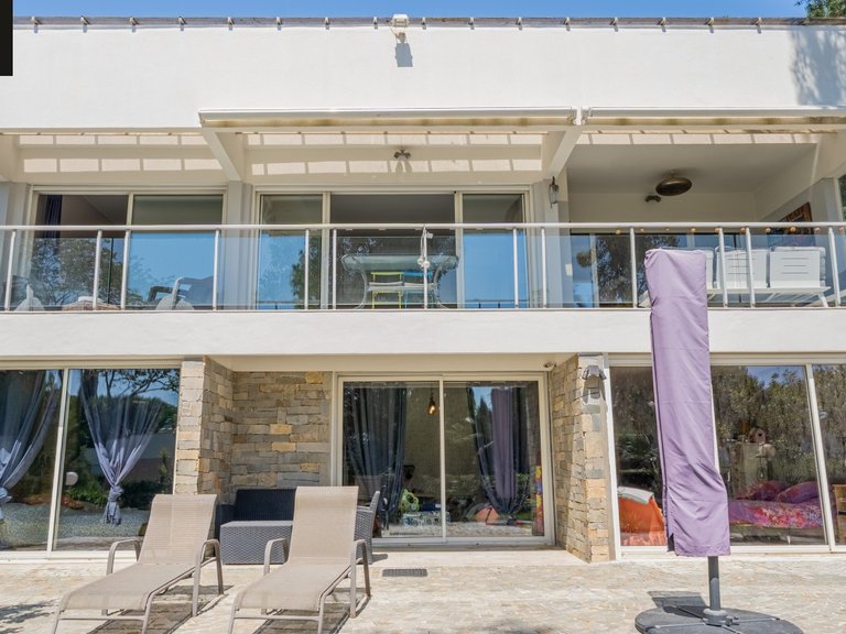 Villa for Sale in Villeneuve Loubet, Antibes Area 9