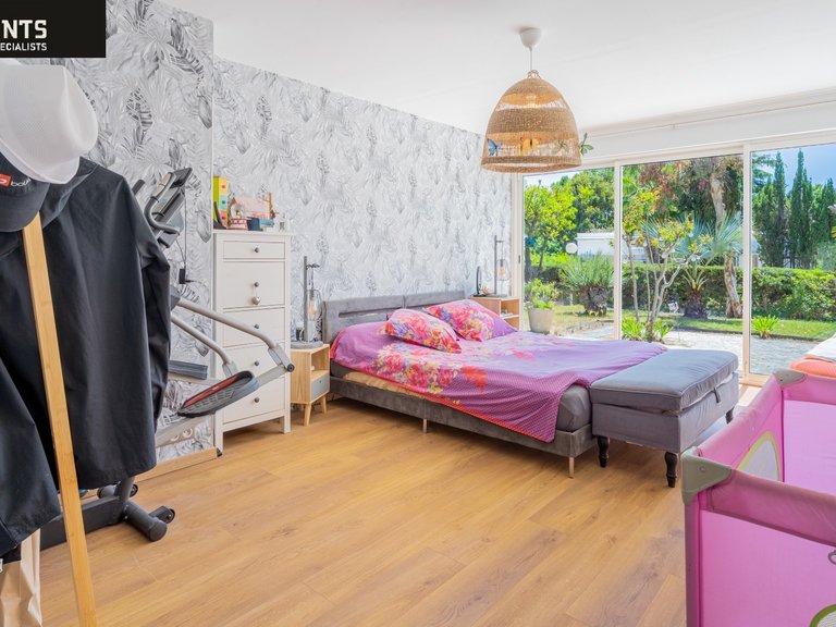 Villa for Sale in Villeneuve Loubet, Antibes Area 11