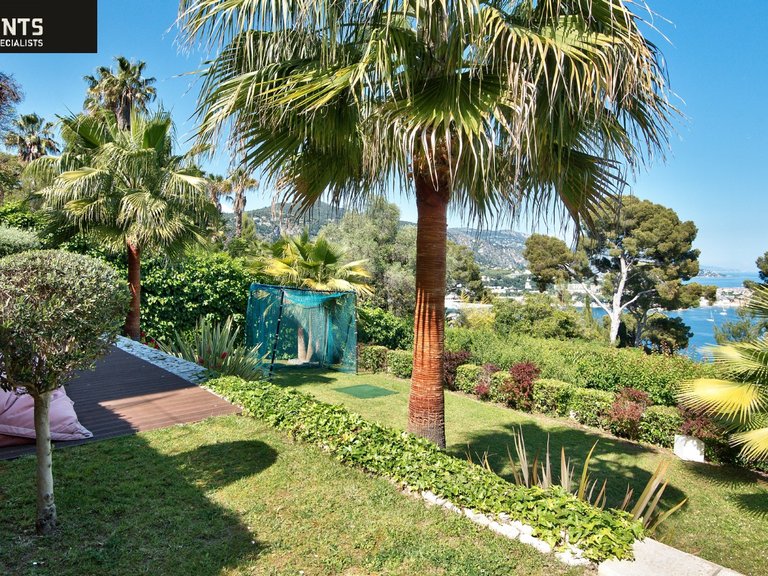Villa for Sale in Nice - Mont Boron, Nice Area 18