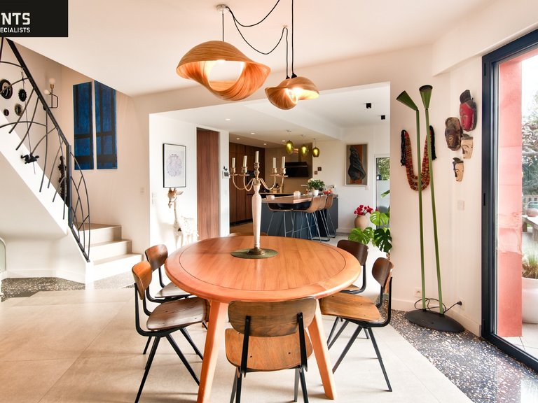 Villa for Sale in Nice, Nice Area 10