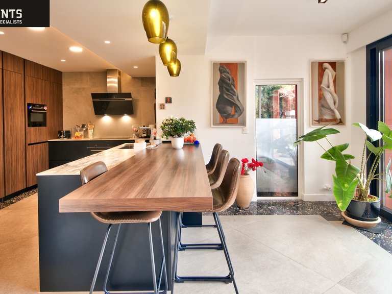 Villa for Sale in Nice, Nice Area 11