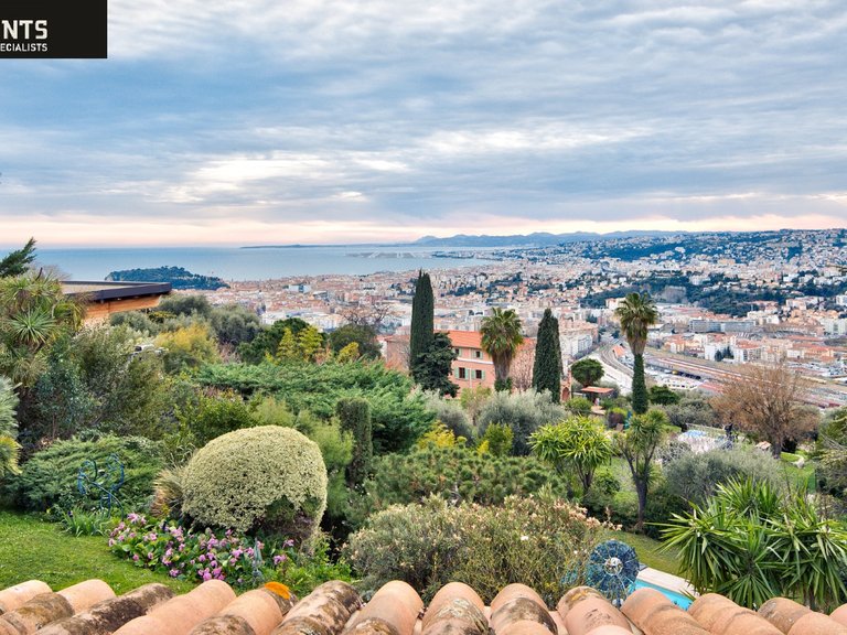 Villa for Sale in Nice, Nice Area 15