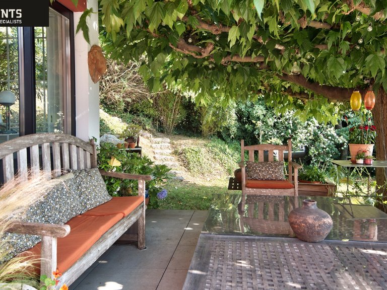 Villa for Sale in Nice, Nice Area 4