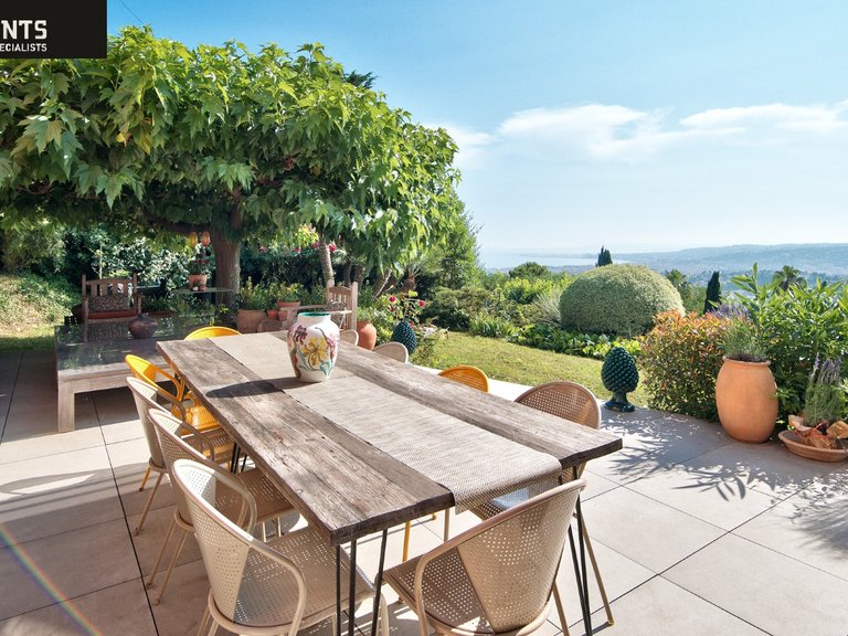 Villa for Sale in Nice, Nice Area 6