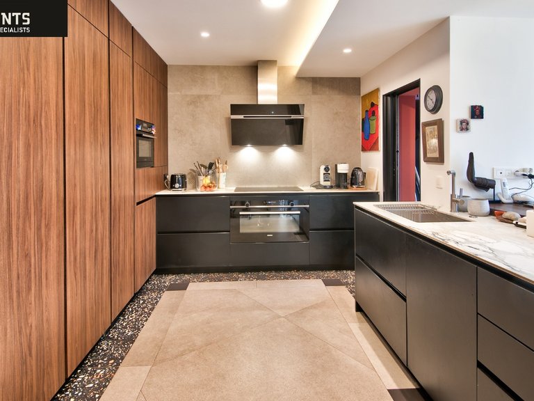 Villa for Sale in Nice, Nice Area 12