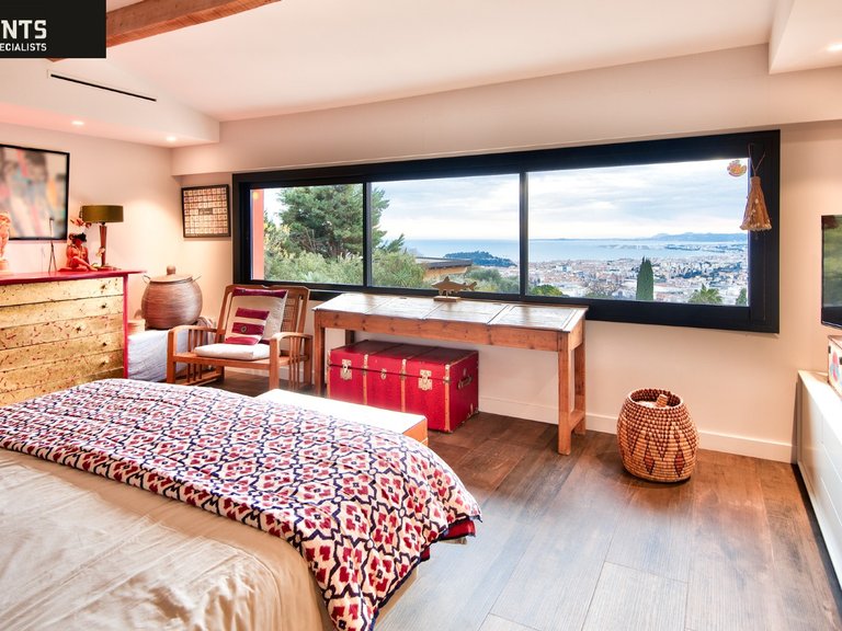 Villa for Sale in Nice, Nice Area 14