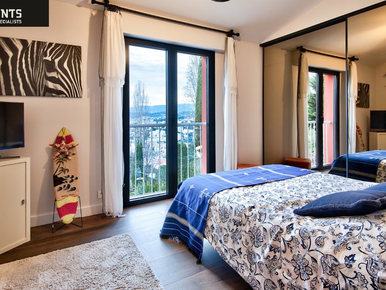 Villa for Sale in Nice, Nice Area 17