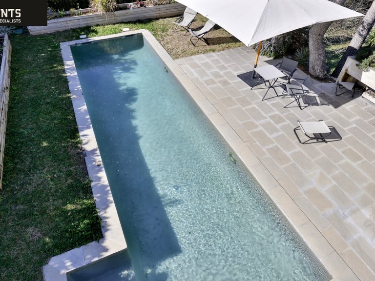 Villa for Sale in Nice, Nice Area 6