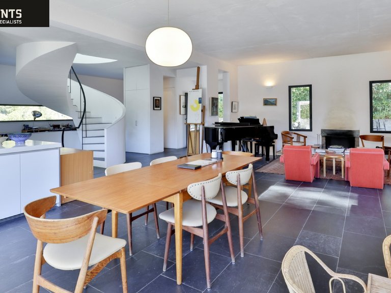Villa for Sale in Nice, Nice Area 10