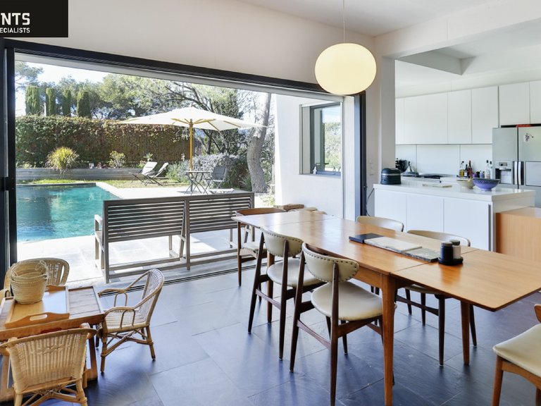 Villa for Sale in Nice, Nice Area 14