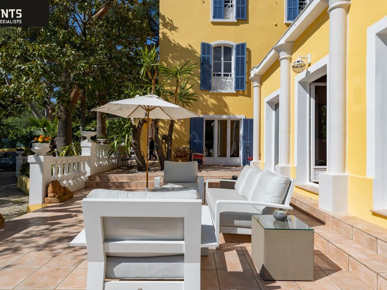 Villa for Sale in Nice, Nice Area 10